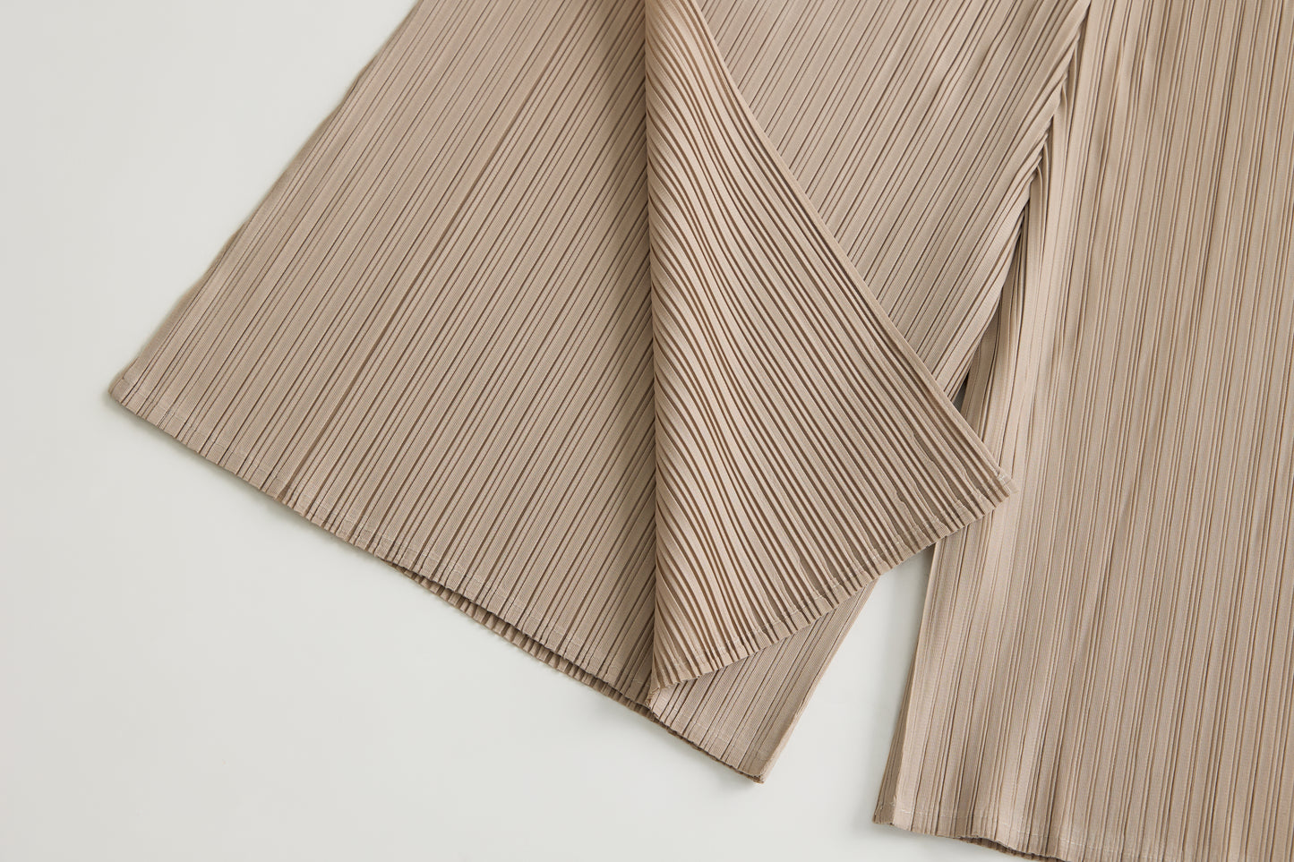 [Rêverit] Maison Pleats 008 (Black/Beige)