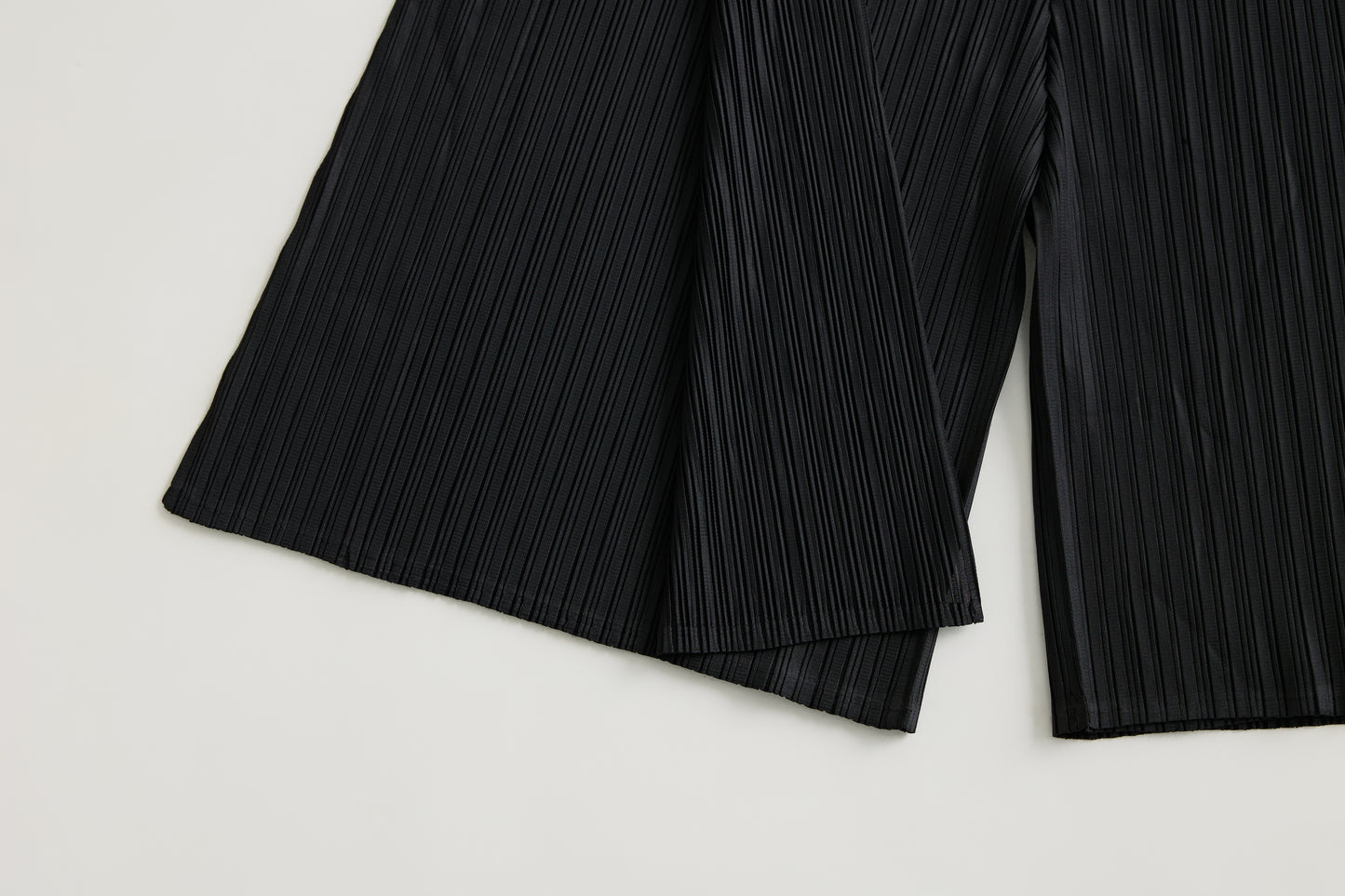 [Rêverit] Maison Pleats 008 (Black/Beige)