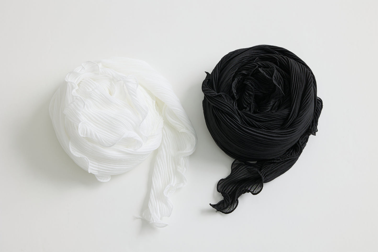 [Rêverit] Maison Pleats 004 (Black/White)