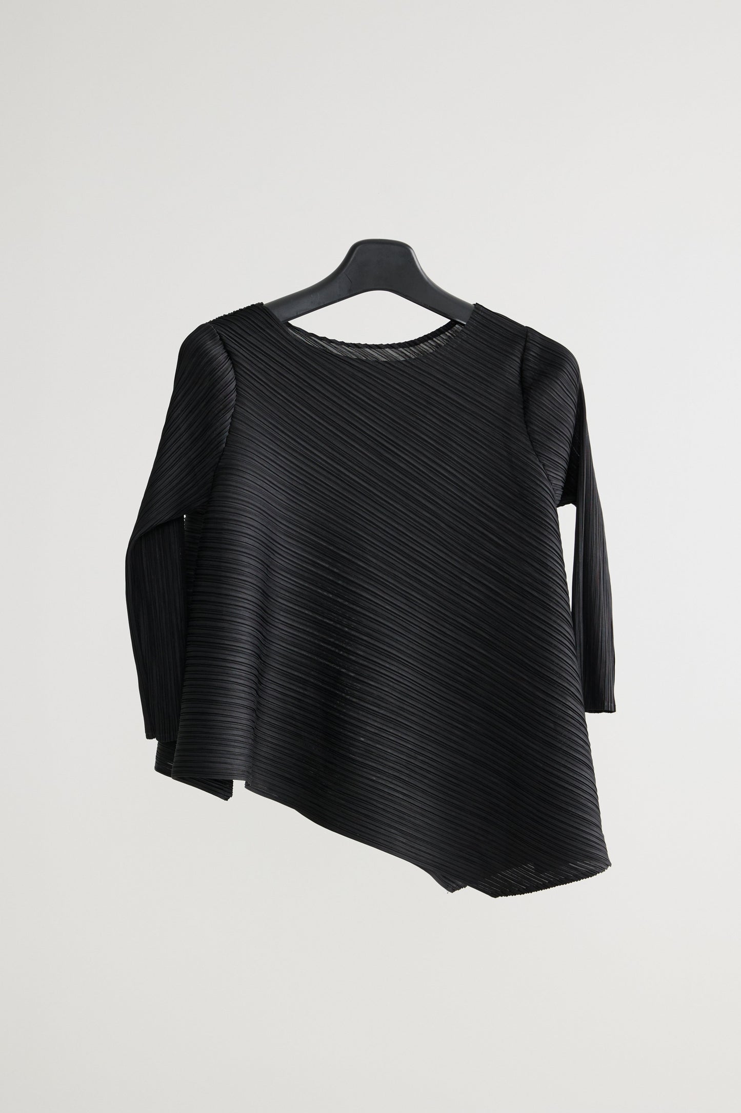 [Rêverit] Maison Pleats 005 (Black/Ivory)