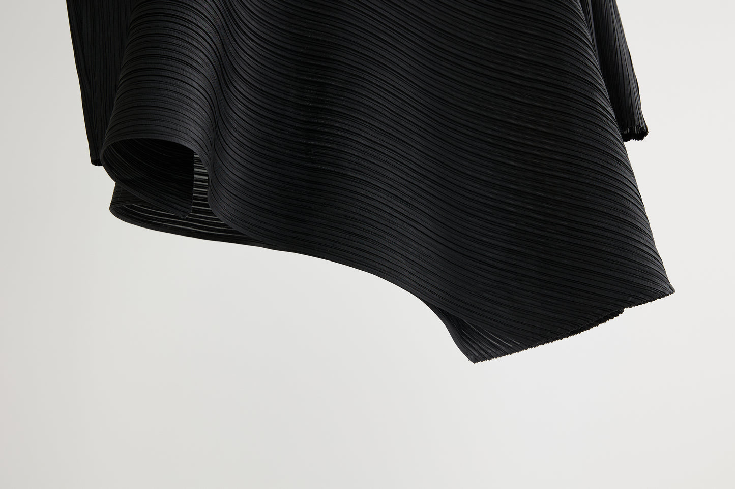 [Rêverit] Maison Pleats 005 (Black/Ivory)