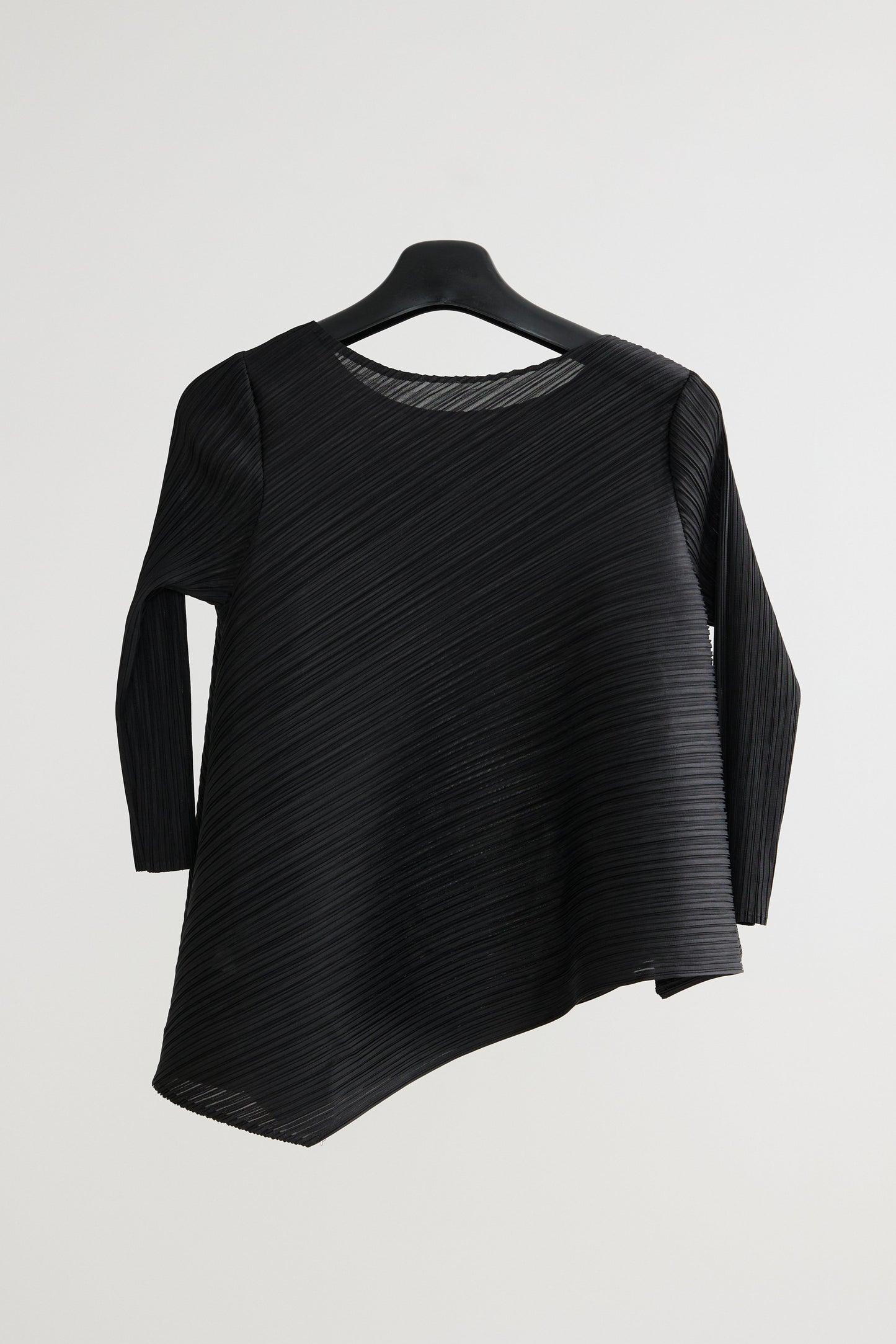 [Rêverit] Maison Pleats 005 (Black/Ivory)