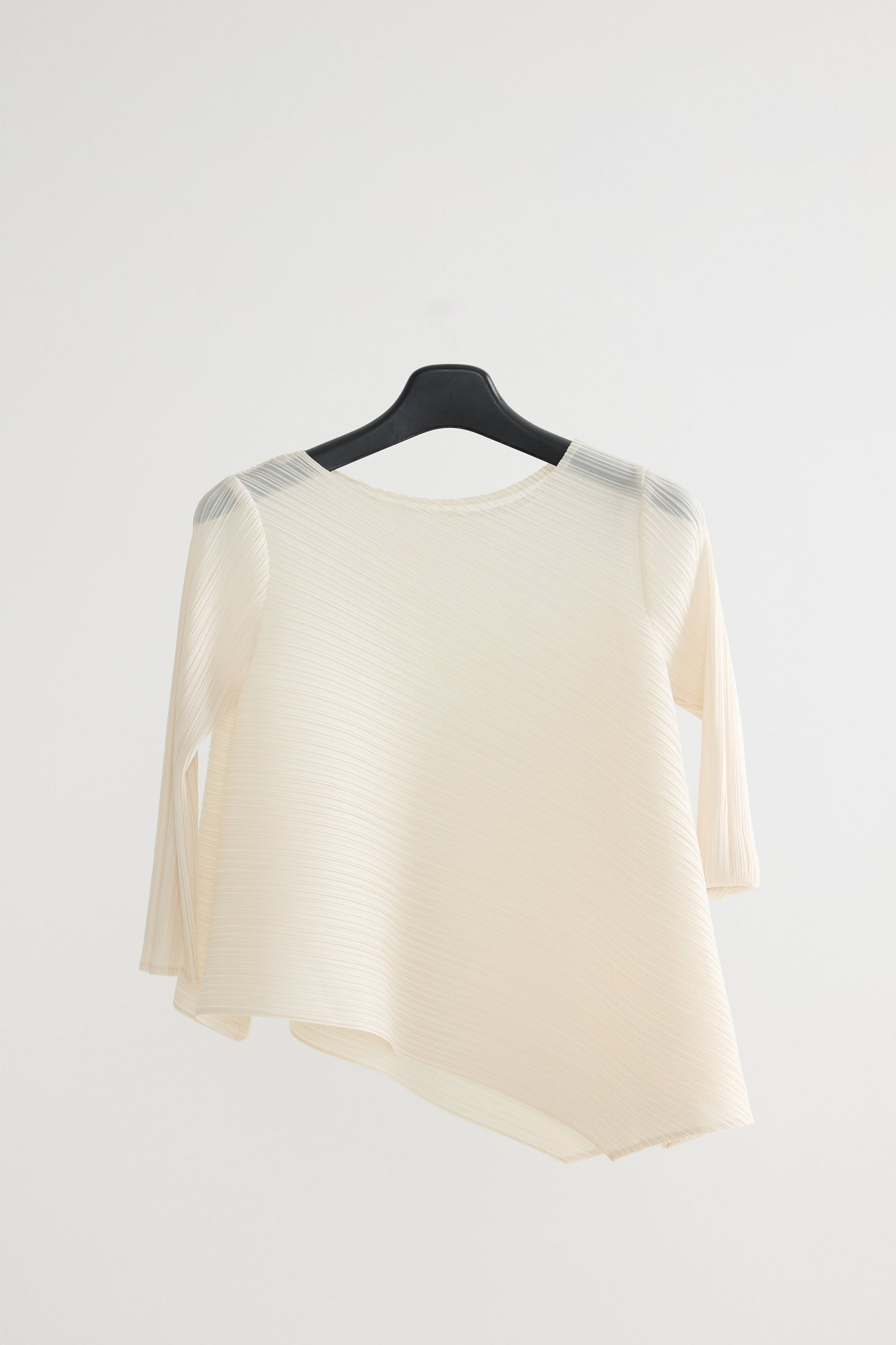 [Rêverit] Maison Pleats 005 (Black/Ivory)