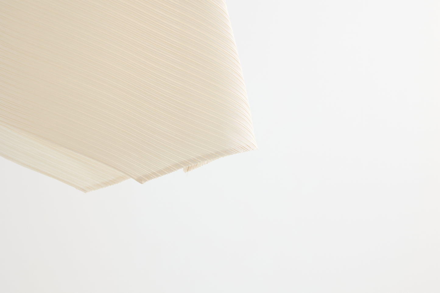 [Rêverit] Maison Pleats 005 (Black/Ivory)