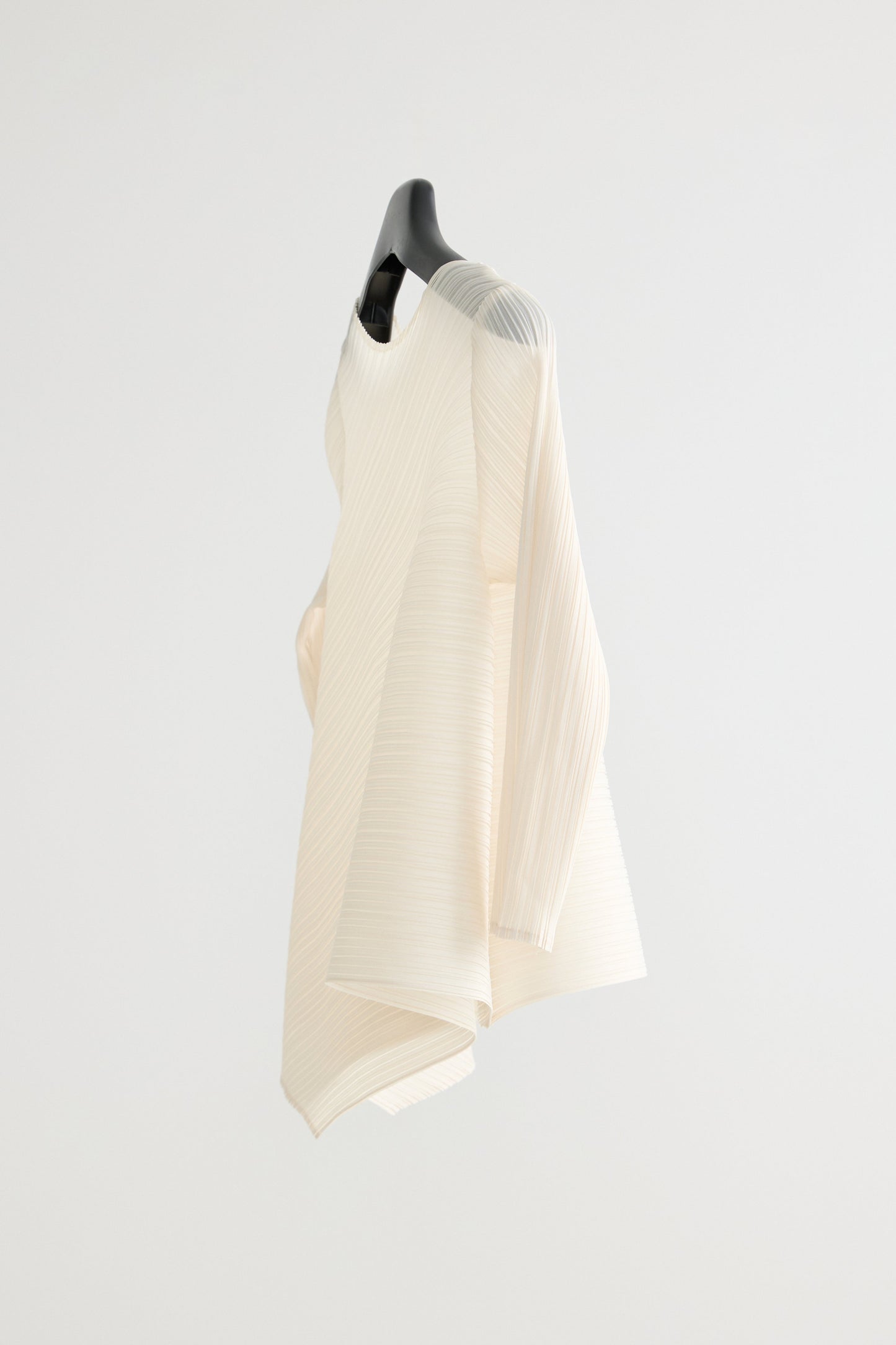 [Rêverit] Maison Pleats 005 (Black/Ivory)