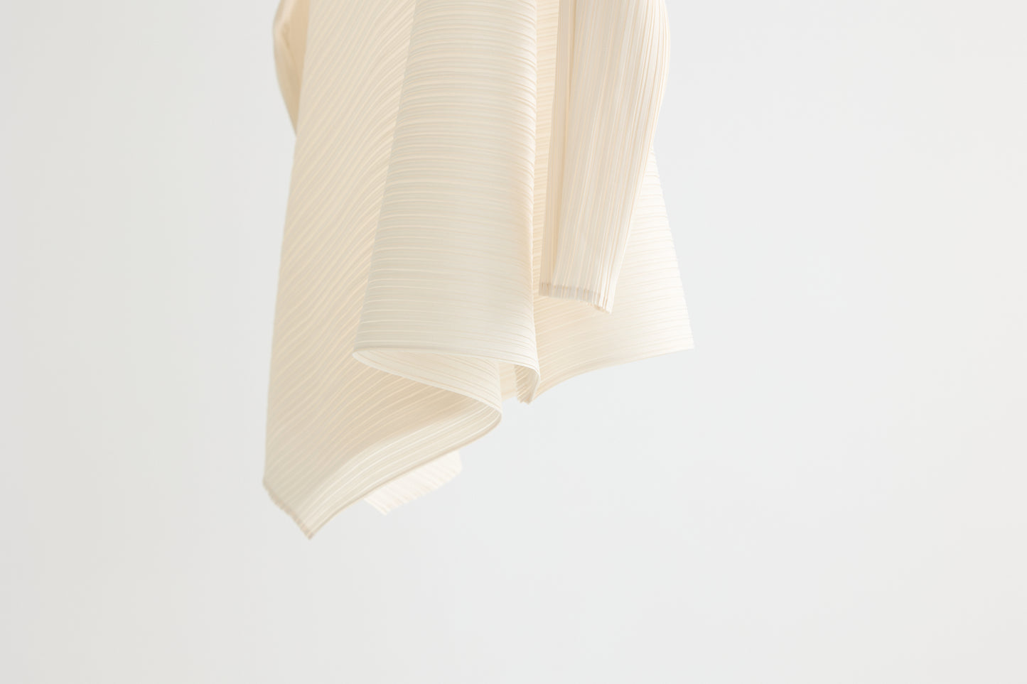 [Rêverit] Maison Pleats 005 (Black/Ivory)