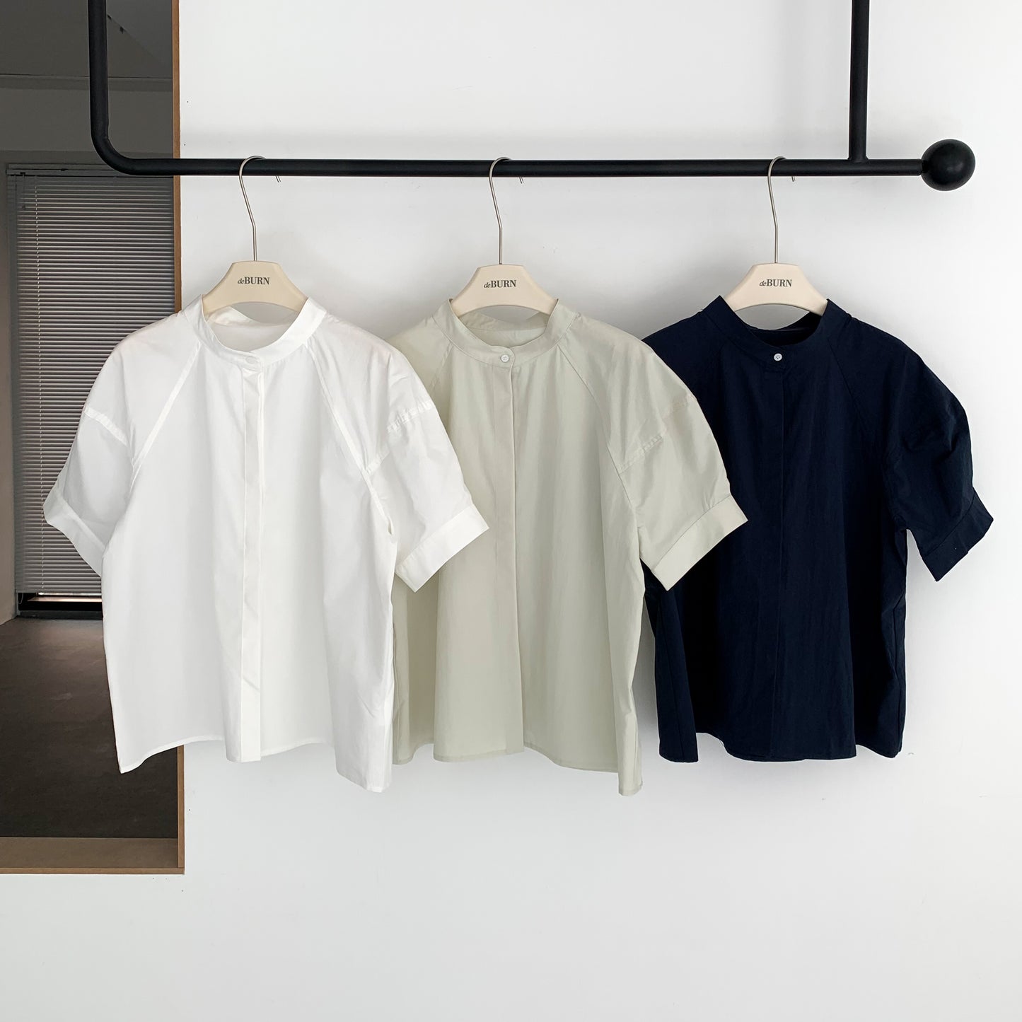 [Rêverit] Structured Puff-Sleeve Stand Collar Blouse (3 Colours)